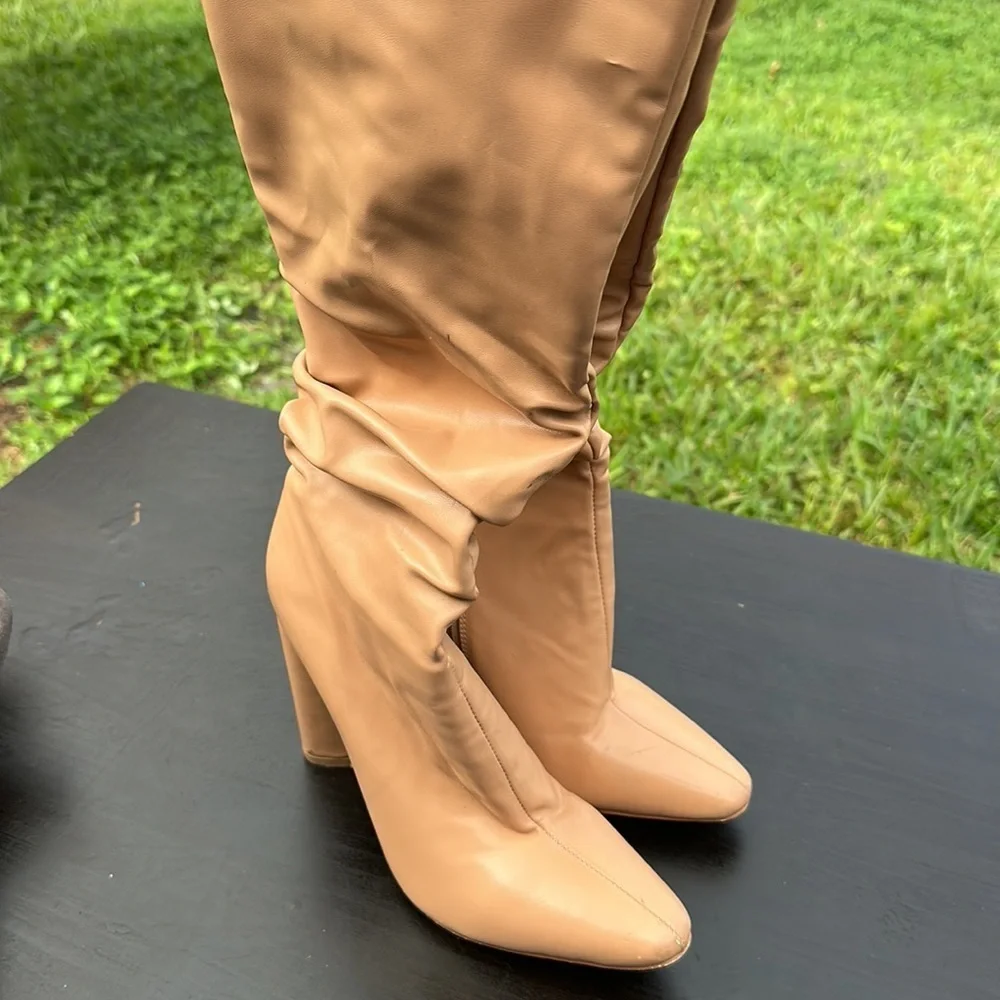 Senzio Women’s Nude Faux Leather Knee High Boots Size 9 Chunky Heel